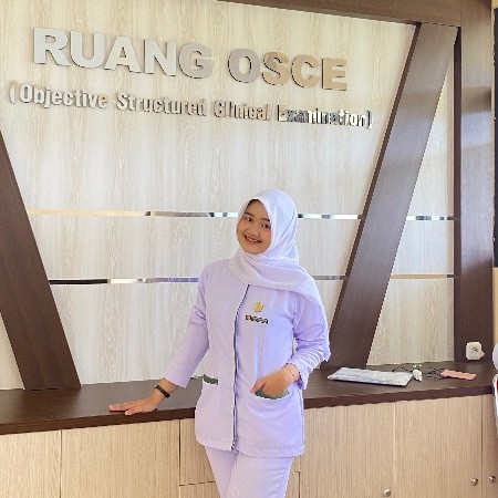 Siti Alifia Putu Hudaebi Firmansyah